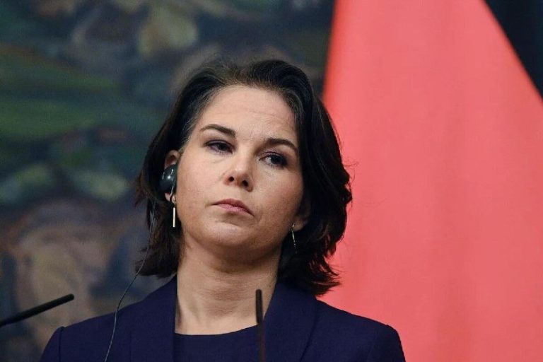 Abschiebung von Straftätern? Die deutsche Außenministerin Annalena Baerbock ist ...