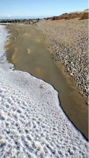 Niedrige Temperaturen lassen Meereswellen in Argentinien gefrierenExtrem niedrig...