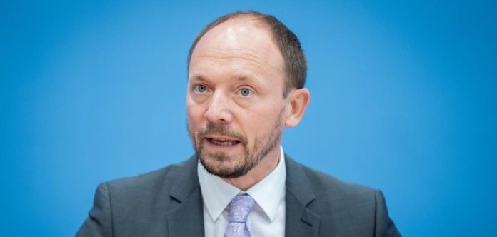 CDU-Abgeordneter will AfD-Verbot forcieren und sucht nach UnterstützernDer sächs...