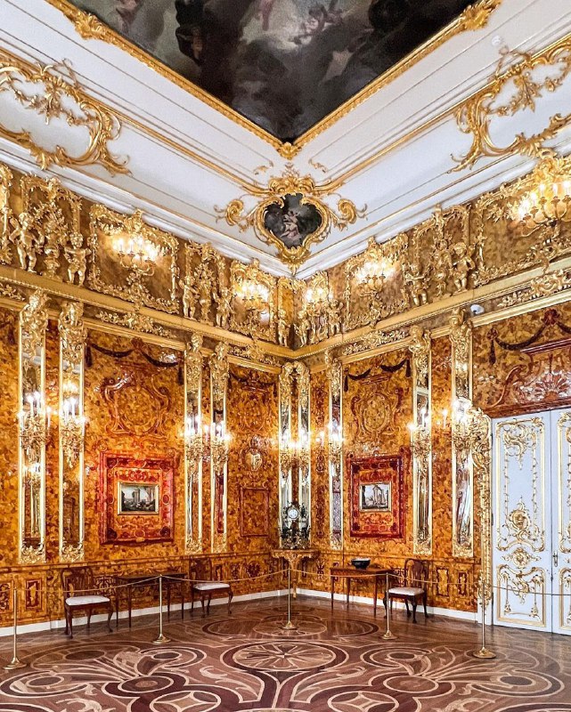 Guten Morgen, liebe Abonnenten!  Das berühmte Bernsteinzimmer, vollständig resta...