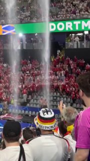 Deutsche Ingenieurenkunst und dänische FußballfansAnhänger der dänischen Nation...