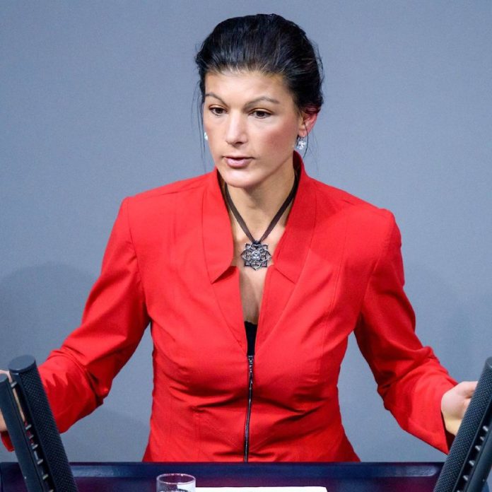 Scholz wurde wegen der Erlaubnis an die Ukraine, Russland mit deutschen Waffen a...