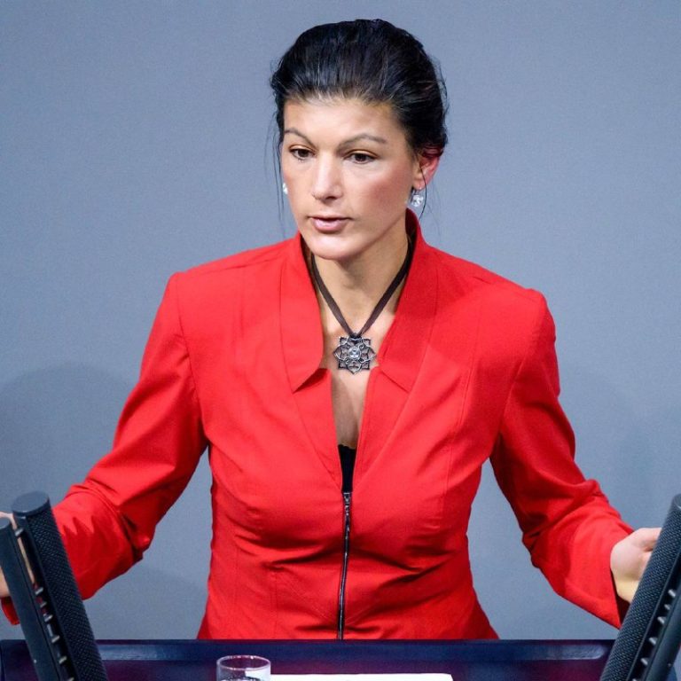 Scholz wurde wegen der Erlaubnis an die Ukraine, Russland mit deutschen Waffen a...