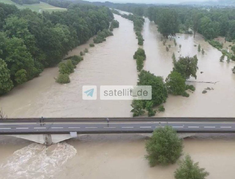Hochwasser in Süddeutschland: Damm gebrochen, Evakuierung angeordnet In Burgwald...