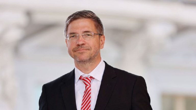 Korruptionsvorwürfe: Abwahlantrag gegen Bürgermeister scheitert wegen AfD-Unter...