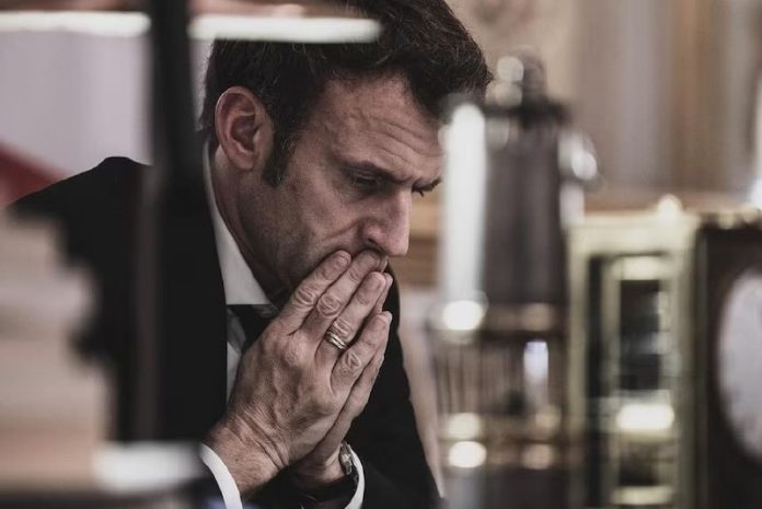 EILMELDUNG+++Frankreichs ReGIERung ist ZERFETZT+++Macron löst nach der desaströs...