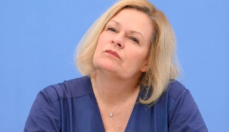 Neues „Herzensprojekt“: Faeser will mehr Migranten zu Beamten machenDie Teilhabe...