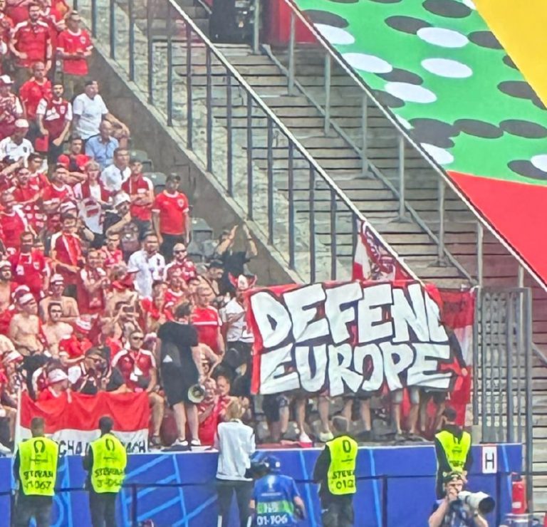 ÖFB: "Betroffen" wegen Patriotismus Stabile Fans hissten im Match Österreich geg...