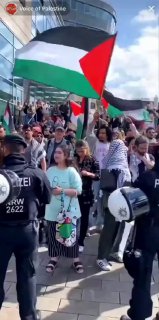 Demonstranten stören Auftritt von Scholz in Duisburg Zum Abschluss ihres Europa-...