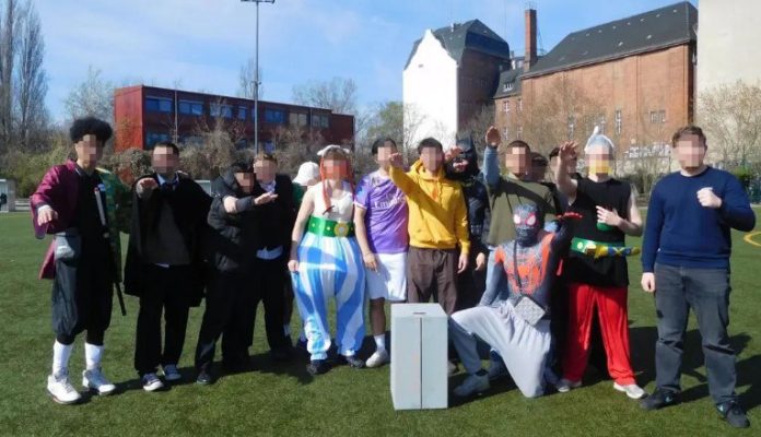 Berliner Abiturienten posieren mit Hitlergruß – Staatsschutz ermittelt Im Rahmen...