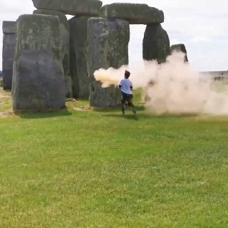Eilt +++ Stonehenge von Klima-Fanatikern geschändet!Das zumindest 5.000 Jahre al...