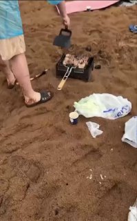 — Wird das Fleisch bald fertig sein? Dort ist bereits ein Tornado im Gange.— Gle...