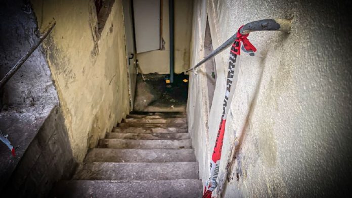 Meanwhile in Frankfurt In einem Hinterhof im Bahnhofsviertel hängt noch das Absp...