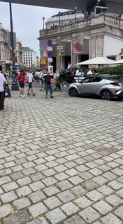 Der Chef der Antifa in Wien ist auch schon da....