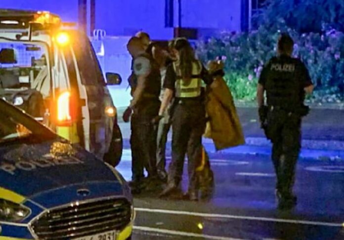 Das ist der Täter Der Syrer stellte sich selbst (!) der Polizei, die ihn erfolgl...