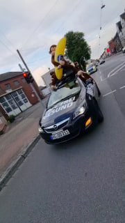 Geile Aktion  Wie die Polizei hinterher fährt und alles mit anhören muss  Teilen...