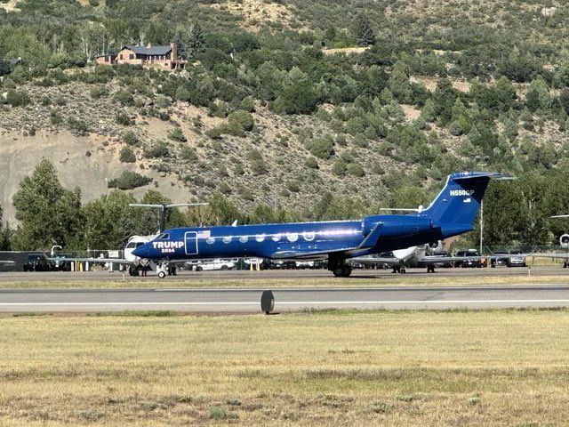  X-User: Trump fliegt in Epsteins Flugzeug!"Nein, das ist nicht in der fernen Ve...