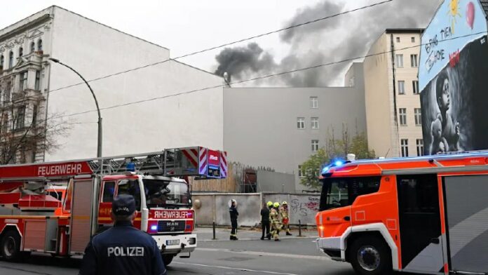 Großbrand in Berlin – viele Verletzte und Rettungseinsatz Großbrand in Berlin – viele Verletzte und Rettungseinsatz