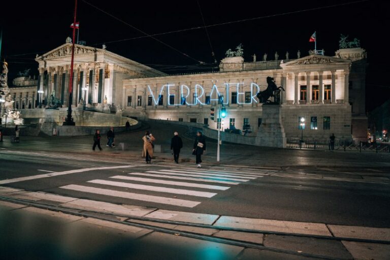 Laser gegen die Demokratiesimulation! Diese Bilder & Aktionsbericht erreicht...