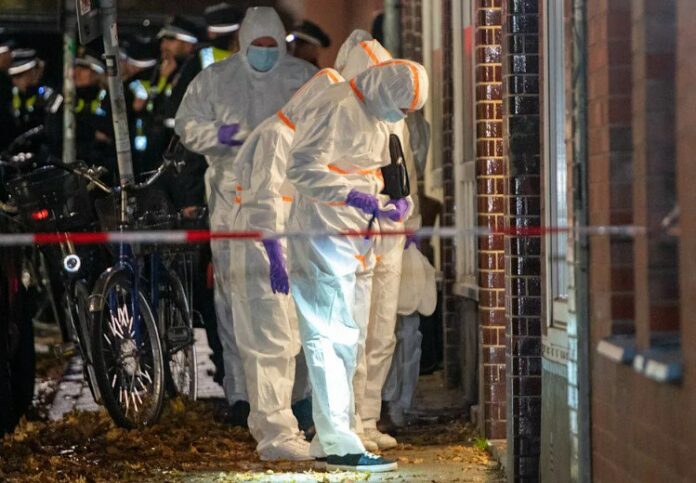 Toter nach Schüssen in Hamburger Wohnhaus Toter nach Schüssen in Hamburger Wohnhaus