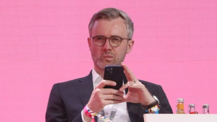 Verfasser von „D-Day“-Papier gibt Amt aufNach dem Bekanntwerden eines Papiers Verfasser von „D-Day“-Papier gibt Amt aufNach dem Bekanntwerden eines Papiers de…