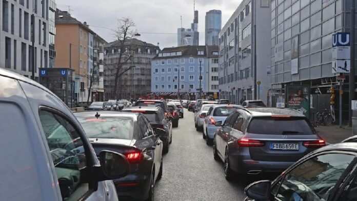 Verkehrs-Chaos wegen Anti-Auto-Politik der Grünen in Frankfurt am Main In Verkehrs-Chaos wegen Anti-Auto-Politik der Grünen in Frankfurt am Main In der Vo…