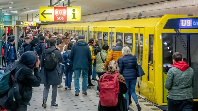 Ab nächste Woche drohen Warnstreiks bei der BVG Am Mittwoch sollen die Tarifverh…