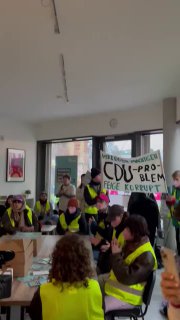 Aktivisten dringen in #CDU-Büro in Berlin-Wilmersdorf einAktivisten sind am Donn…