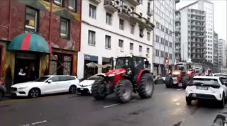 #Bauernprotest in Mailand  Bauern mit etwa 50 Traktoren haben sich am Mittwochna…