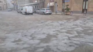 Italiens Süden erlebt #Unwetter-DramaSchwerer #Hagel hat die südostitalienische…