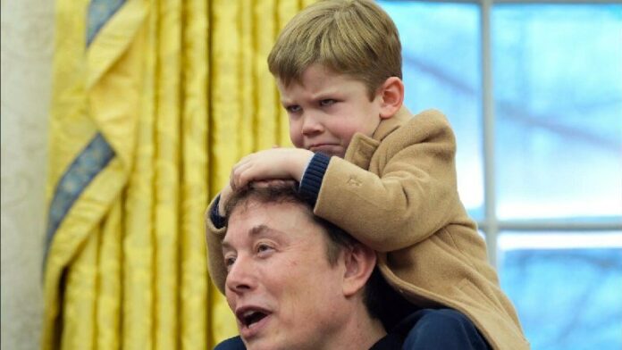 Musks Sohn stiehlt Trump bei Pressekonferenz die ShowUS-Präsident Donald #Trump… Musks Sohn stiehlt Trump bei Pressekonferenz die ShowUS-Präsident Donald #Trump…
