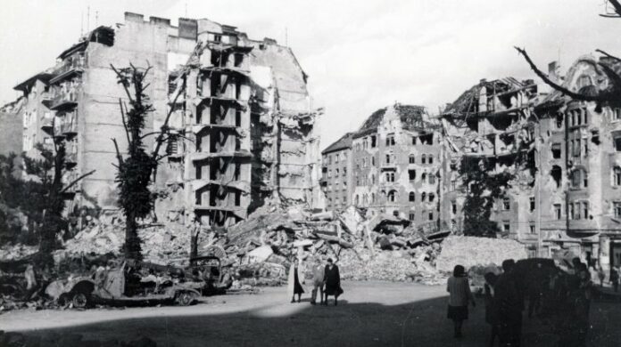 Zur Ehre der Soldaten, die für Budapest den Heldentod erlitten Zur Ehre der Soldaten, die für Budapest den Heldentod erlitten haben