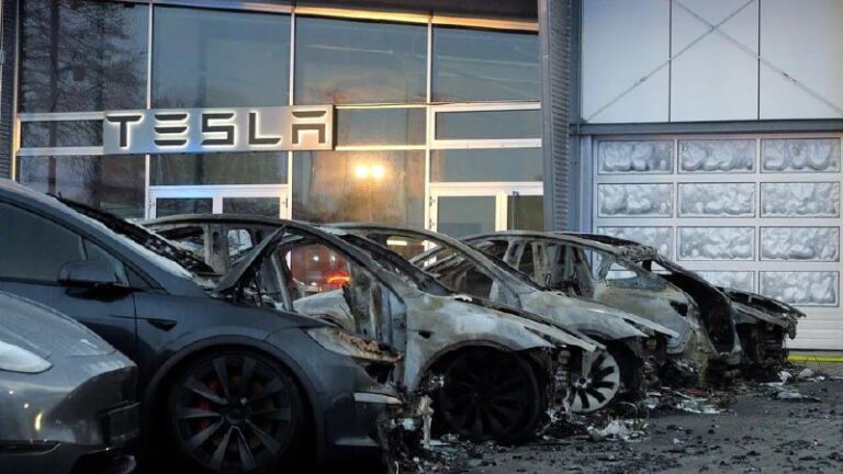 Feuer in Ottersberg bei Bremen: Jetzt brennen die Teslas auch in DeutschlandGegn...