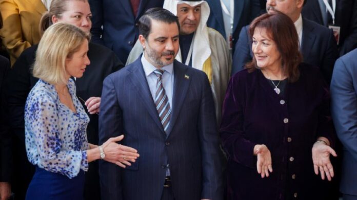 Syrien erhält Hilfen in Milliardenhöhe — Tagesschau"Erstmals nach dem Sturz von ...