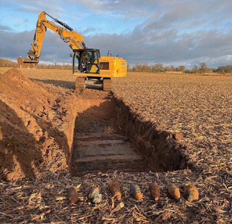 22 Weltkriegsbomben auf GrundstückAuf dem Acker von Susanne Prestons in Bramsche...