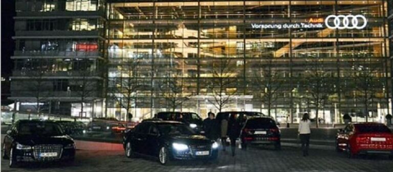   Audi stellt die Lieferung von Autos in die USA aufgrund neuer Zölle ein.Fahrze...