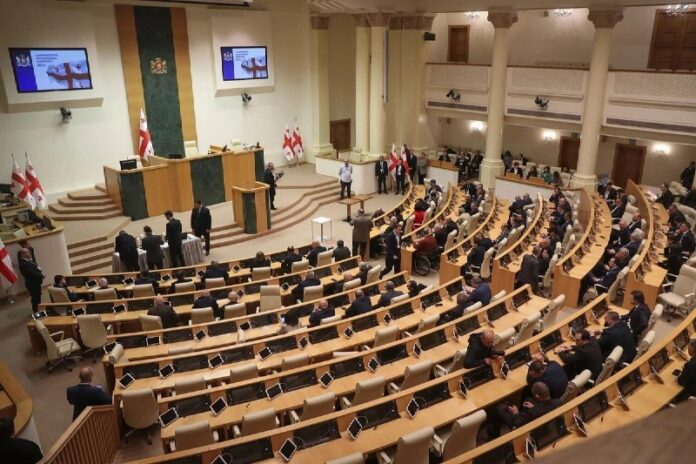 Das Parlament Georgiens hat im dritter Lesung ein neues Gesetz über "ausländisch...