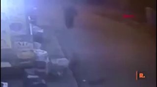  Der Schutzengel Im Jahr 2019 wurde auf Videoaufnahmen ein mysteriöser Mann fest...