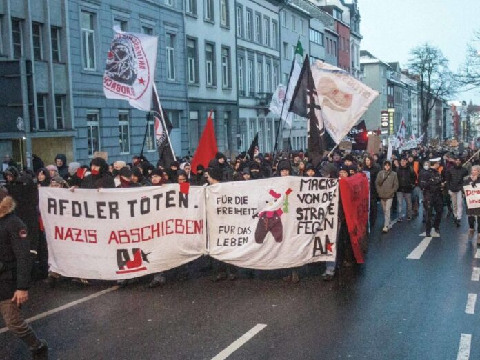   Die Ironie der "Gegen Hass und Hetze Fraktion"....