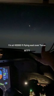  Eines der wenigen authentischen UFO-Videos, das direkt von einem Piloten aufgen...