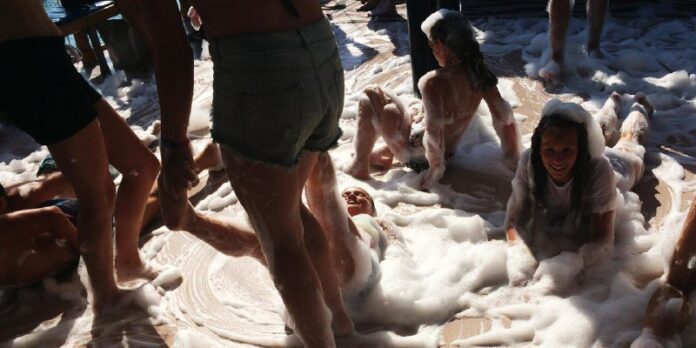 "Kinder sind die besten Botschafter". In der Türkei wurde de facto die LNR als T...