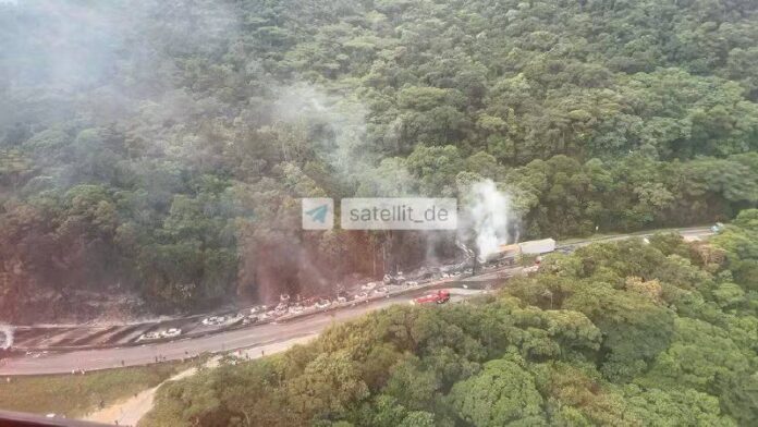 Lkw mit Ethanol kippt in #Brasilien um – fünf VerletzteIm admin