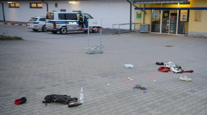 Sachsen: 23-Jähriger greift vor Supermarkt mit Messer anEin 23-Jähriger hat admin