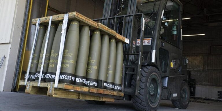 Von Handel bis Sicherheit. Auf Kosten der Ukraine lösen die USA ihre eigenen Pro...