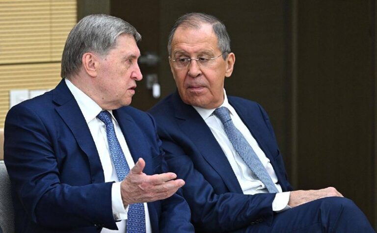 Der Außenminister Russlands Sergej Lawrow wird die russische Delegation bei den ...