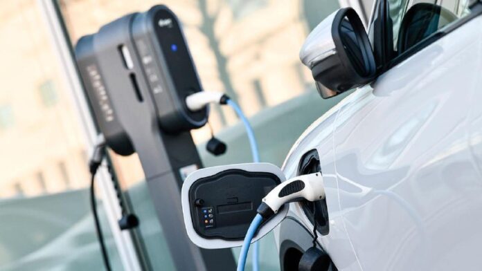 Gibt es in Deutschland mehr Ladestationen als Elektroautos?Laut dem Bundesverban...