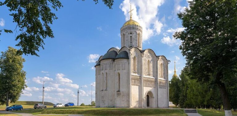 Guten Morgen, liebe Abonnenten!Dmitrievsky-Kathedrale in Wladimir – eine der ält...