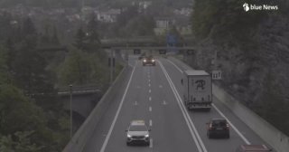  Schweiz: Französische Panzer auf der A13 gesichtet  Mehrere französische Panzer...