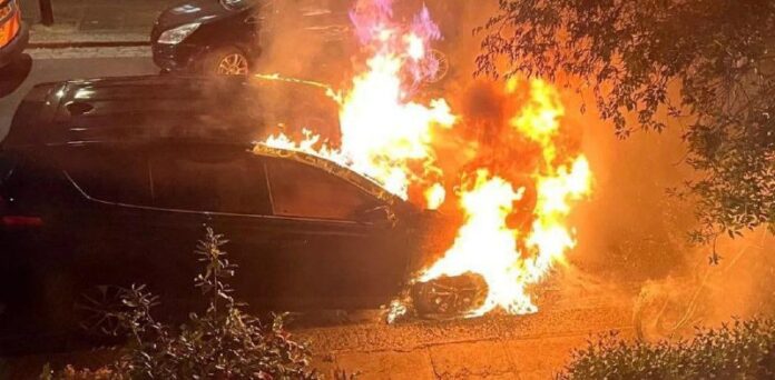 Starmers Haus und Auto wurden von zwei Ukrainern und einem Rumänen in Brand gese...