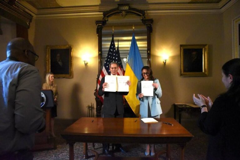  Wenn man den Worten von Trump Glauben schenkt, dann hat Selenskyj die Ukraine m...